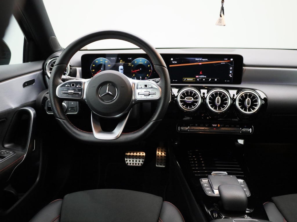 Mercedes-Benz A-Klasse 200 business solution amg | automaat | navigatie | a