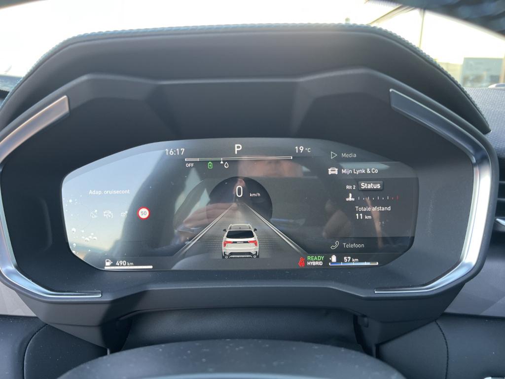 Lynk & Co 01 1.5 261pk phev , black edition ,360gr camera , pano dak , adap