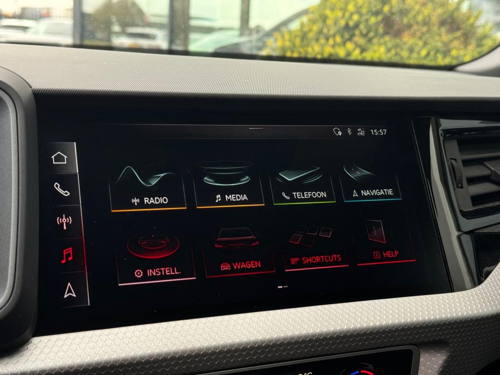 Audi A1 Sportback 35 tfsi 2x s line * 150 pk!! * half leder * 18 inch