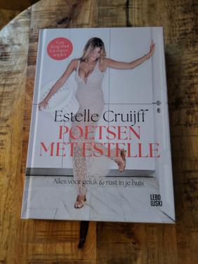 Poetsen met Estelle - Estelle Cruijf