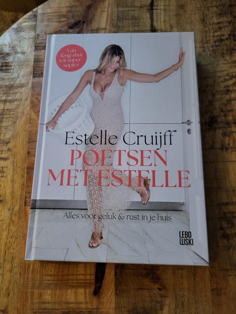 Poetsen met Estelle - Estelle Cruijf