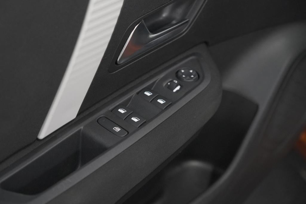 Citroen C4 puretech 100 feel | cruise control | parkeersensoren | airco