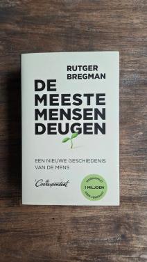 Boek ' De meeste mensen deugen' van Rutger Bregman.
