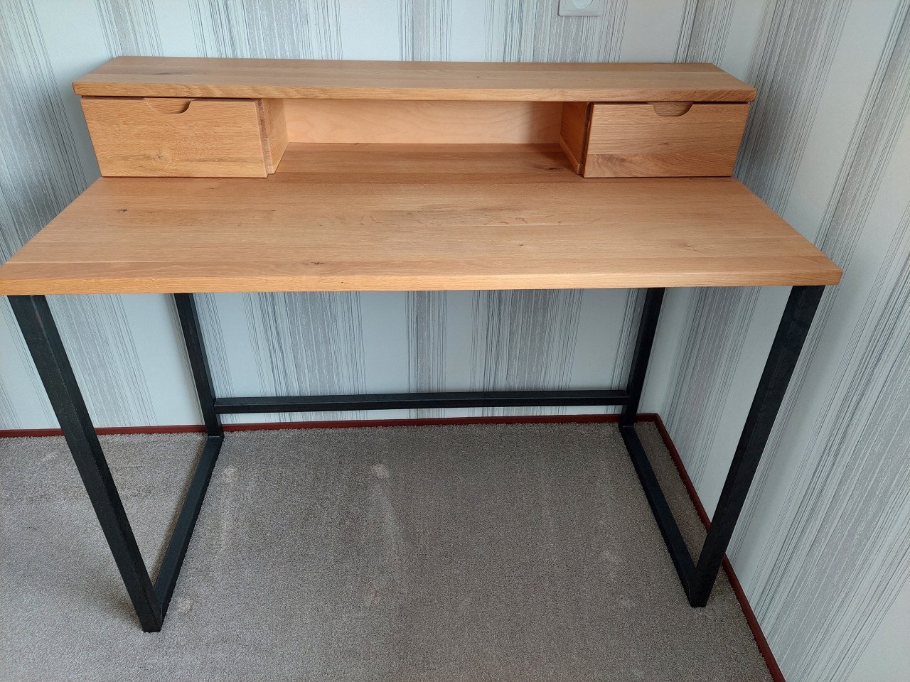 Bureau met kastje en krukje