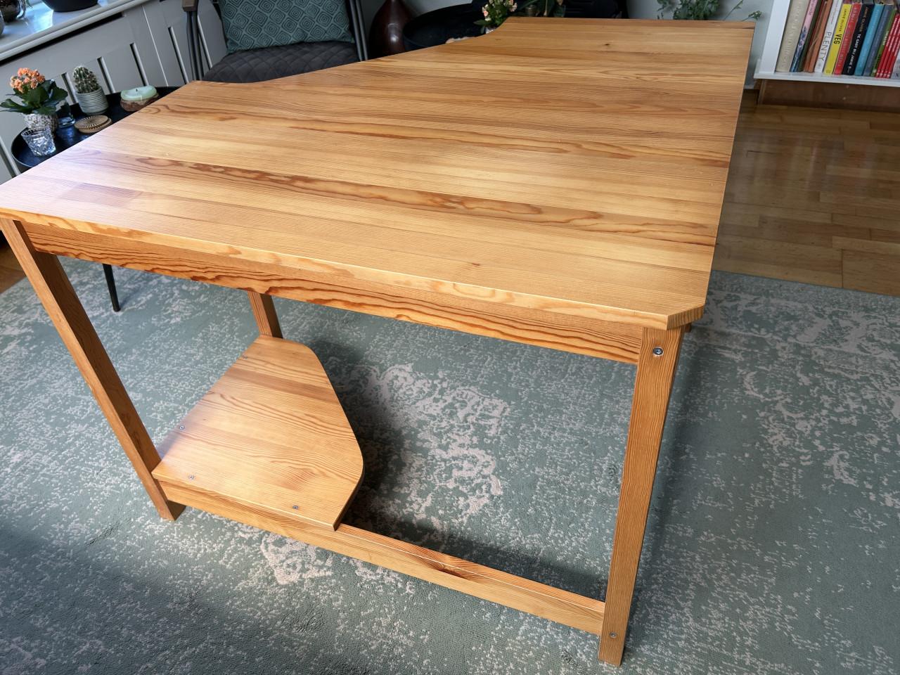 Grenenhouten bureau