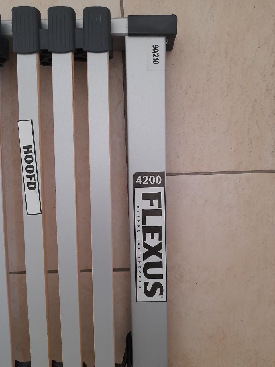 Stevige lattenbodem 90 x 210 (in goede nette staat )