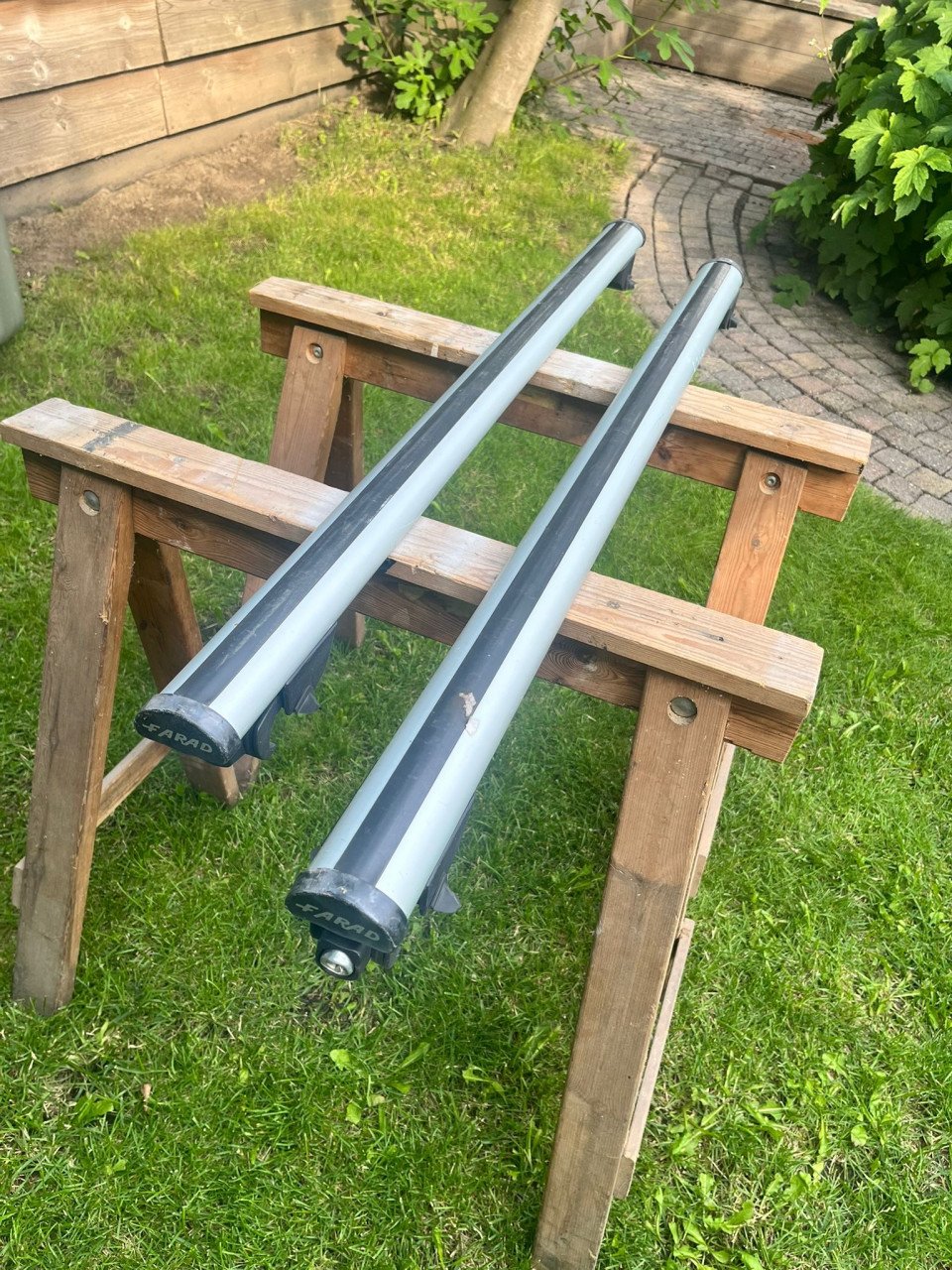Dakkoffer met dakdragers