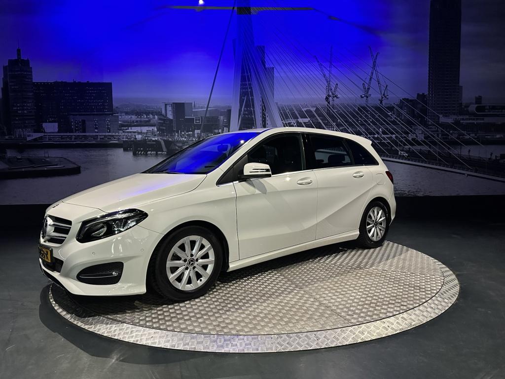Mercedes-Benz B-Klasse 180 *nl-auto*camera*trekhaak*led*navi*