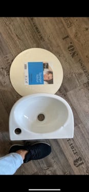 Wastafeltje met spiegel
