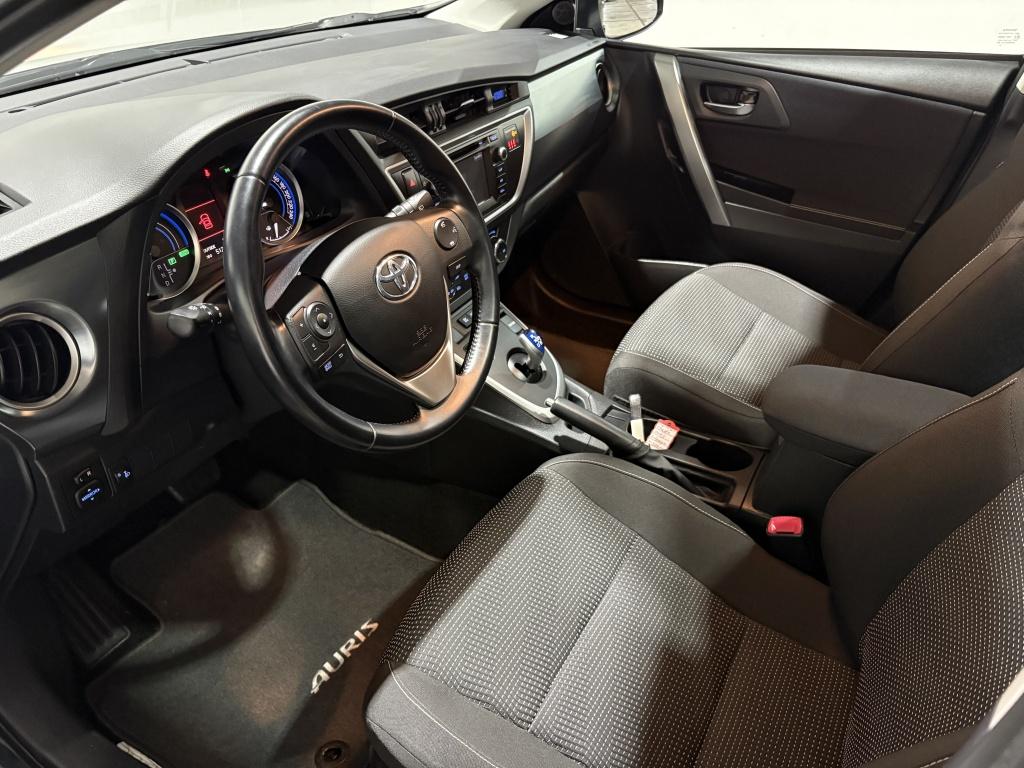 Toyota Auris 1.8 hybrid lease | panodak | navi | camera |