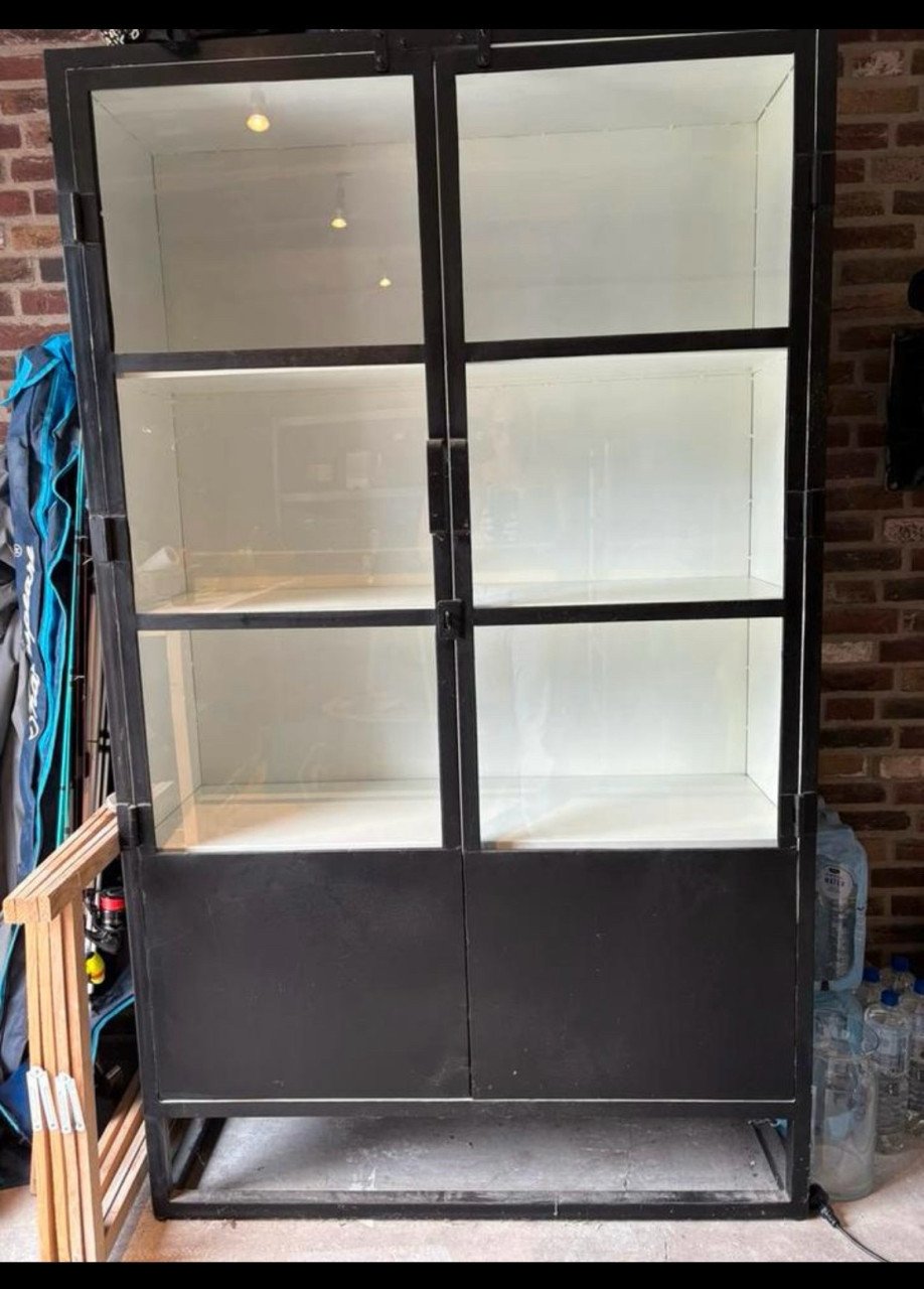 Vintage metalen kast