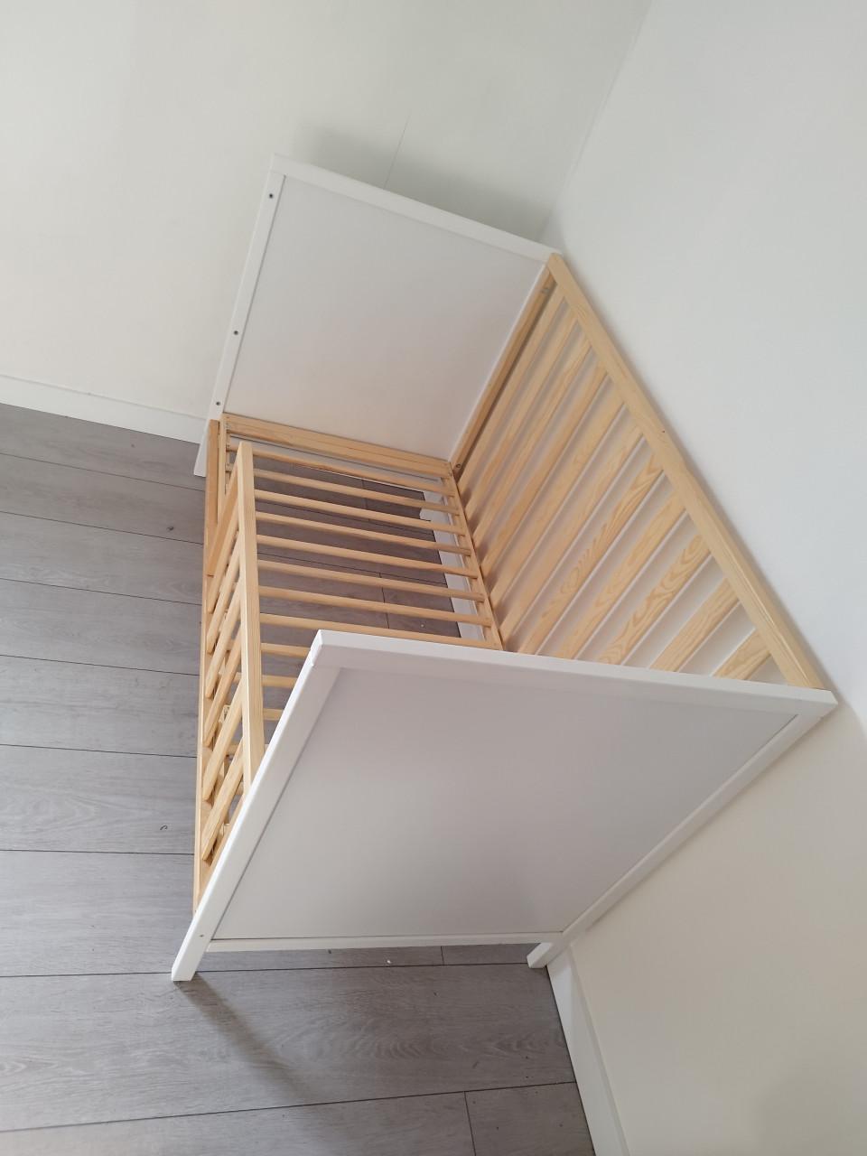 Ledikantje, om te bouwen tot peuterbed