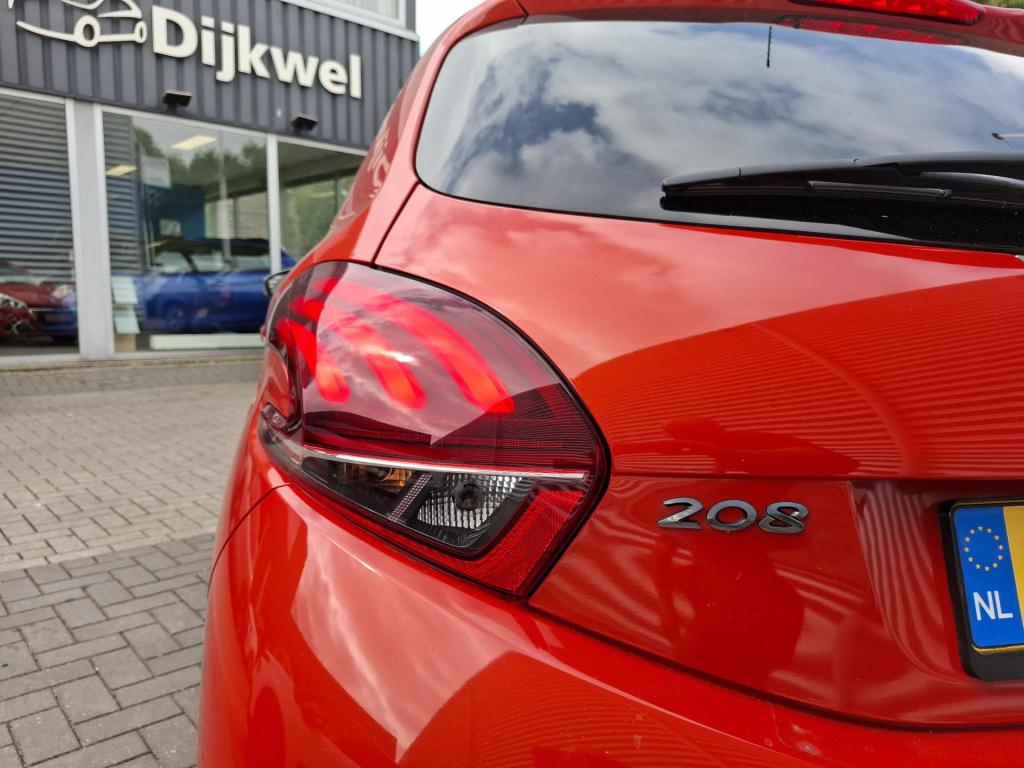 Peugeot 208 110 allure automaat eat6 nav/clima/camv