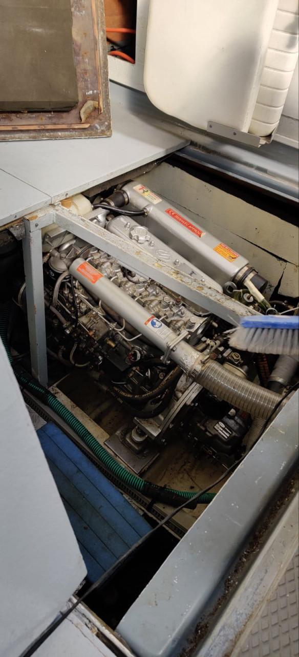 Te koop polyester Jacht 9.5 M