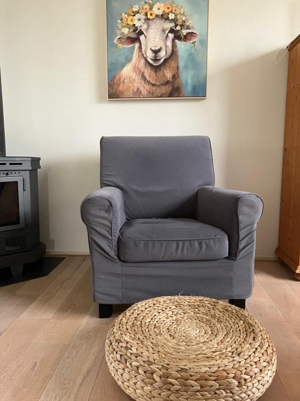 Ikea Gronlid slaapbank, fauteuil, en opbergmeubel middengrijs en ronde poef