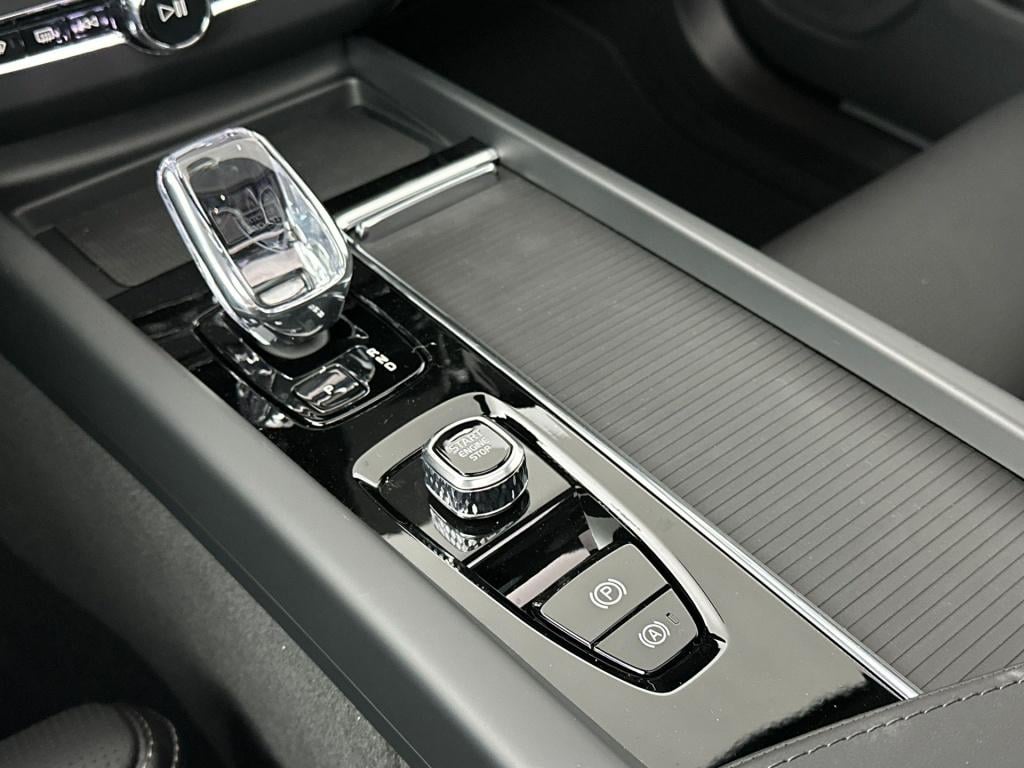 Volvo XC60 t8 awd ultra dark executive edition
