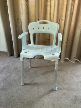 Te koop: douchestoel