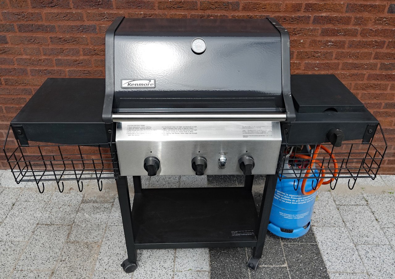 Nette BBQ Kenmore op gas incl gevulde gasfles, goede kwaliteit