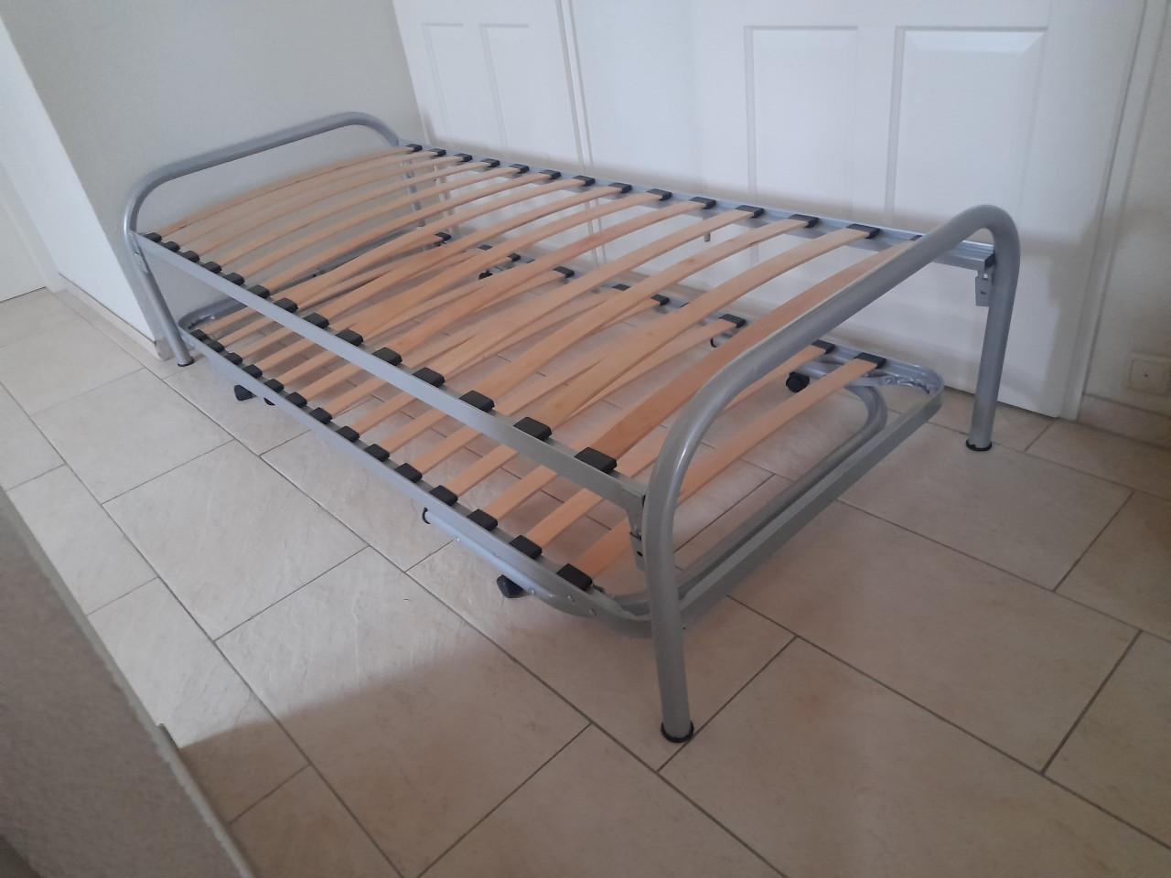 Bed met onderschuif bed  ( in goede staat)