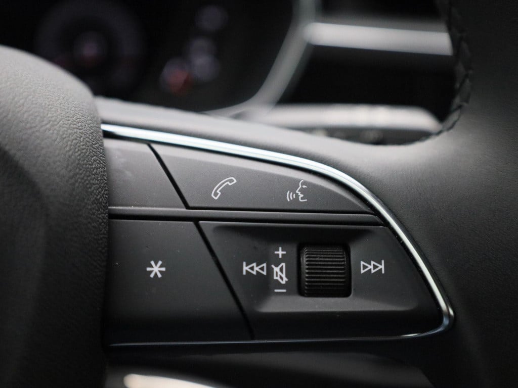 Audi Q3 45 tfsi e s tronic | automaat | lmv | parkeer sensoren | virtual co