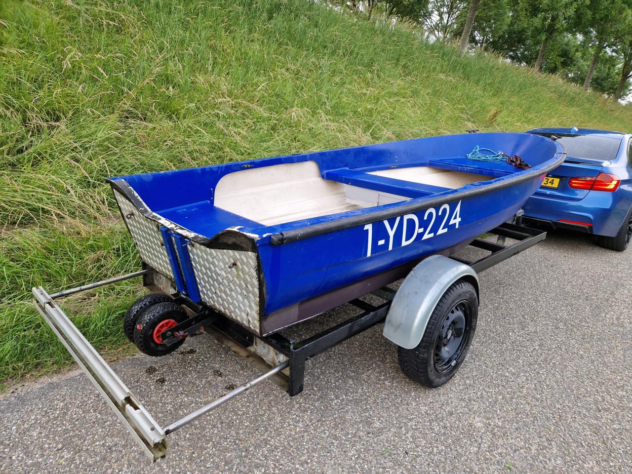 Elan 401 visboot inclusief trailer € 575,-