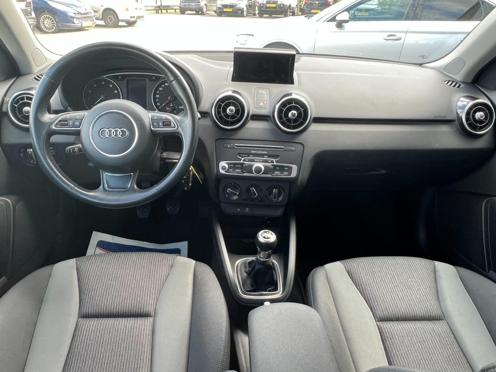 Audi A1 Sportback 1.0 tfsi adrenalin, s-line, navi enz...