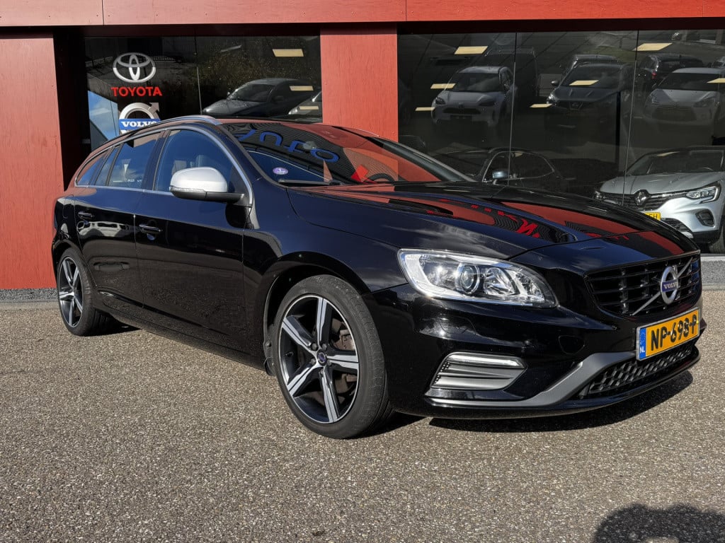 Volvo V60 2.0 t3 r-design | trekhaak | on-call | 18" lmv