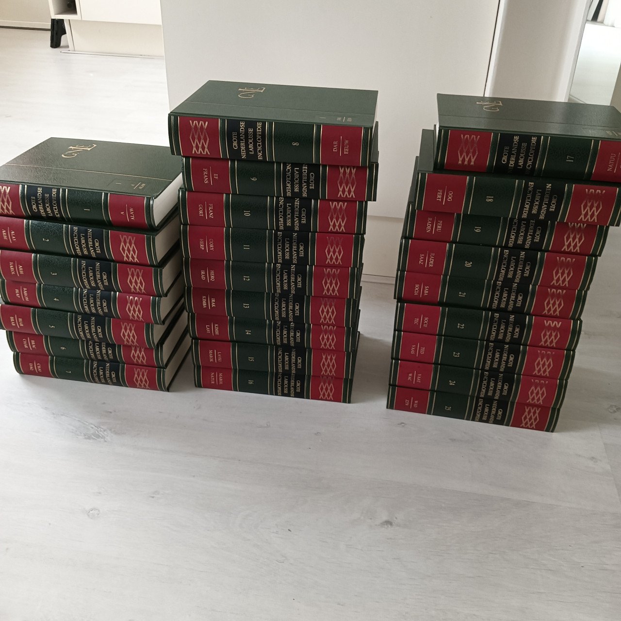 Prachtige Larousse Encyclopedie, incl medisch, 25 delen