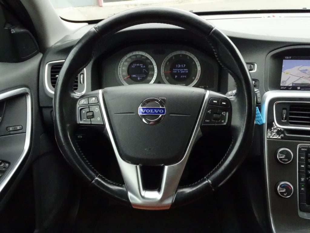 Volvo V60 2.0t momentum automaat | 200 pk | trekhaak