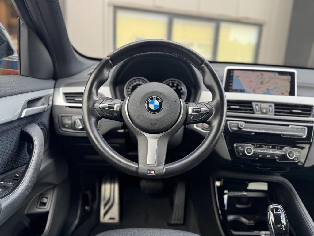 BMW X1 sdrive18i high executive m sport | trekhaak afneembaar | sportstoele