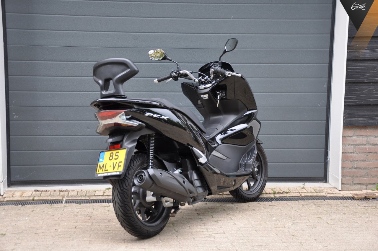 Honda PCX 125 , hele nette motr 2870 kms