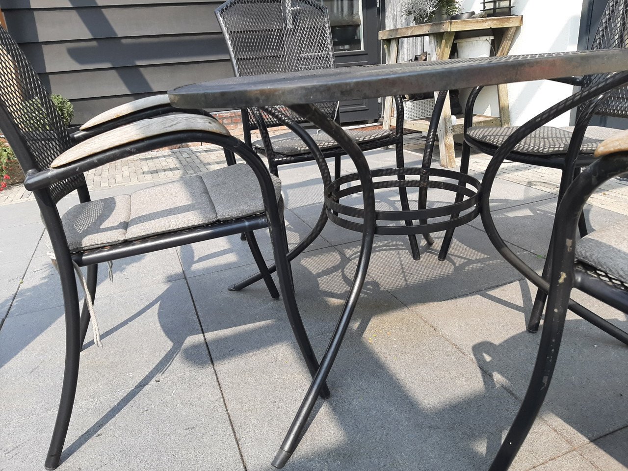 Metalen tuinset , tafel en 4 stoelen