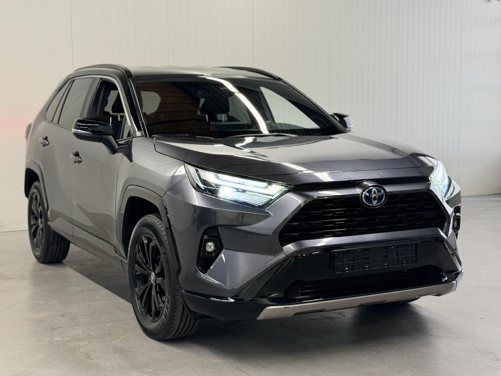 Toyota Rav4 2.5 hybrid awd bi-tone| jbl| achtr.camera| adapt.cruise