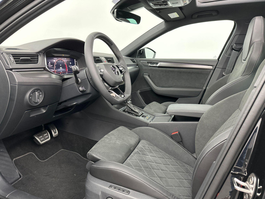Skoda Superb sportline business 1.5 110 kw / 150 pk tsi combi 7 panoramadak