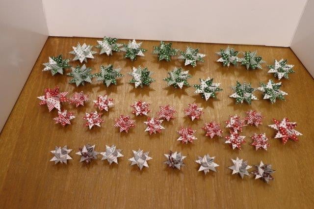Kerst origami ster Diverse kerst motieven En kleuren Klein: 11 cm. Euro