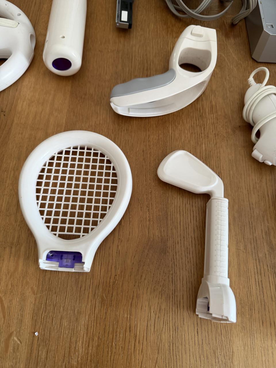 Nintendo Wii, met 2 controller , spel en diverse