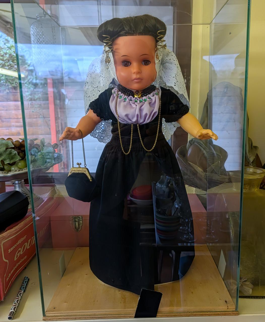 Zeeuwse klederdracht pop