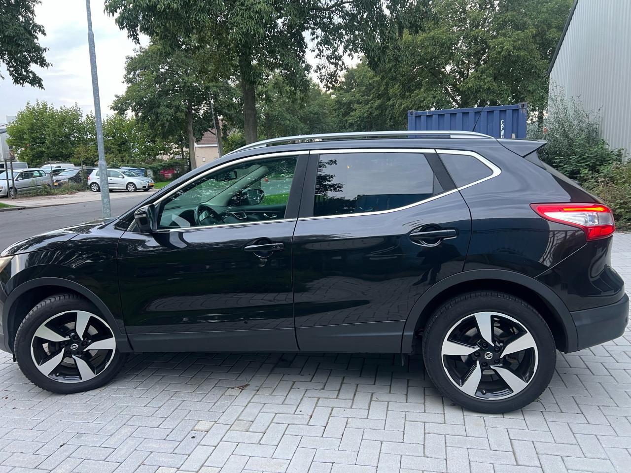 Nissan Qashqai 1.2Premier Edition Pano/Camera