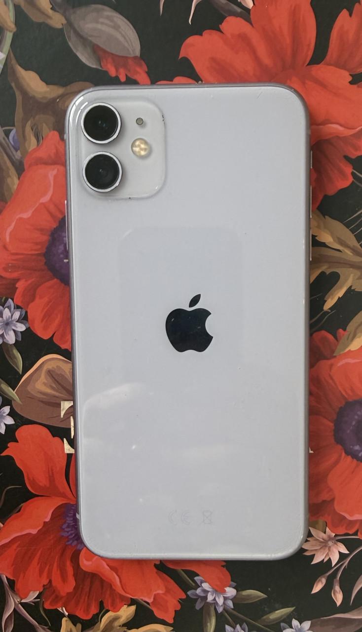 IPhone 11 256GB purple in zeer goede staat!