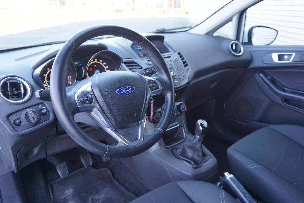 Ford Fiesta 1.0 style 1e eigenaar - airco / navi / cruise / elektr. ramen /
