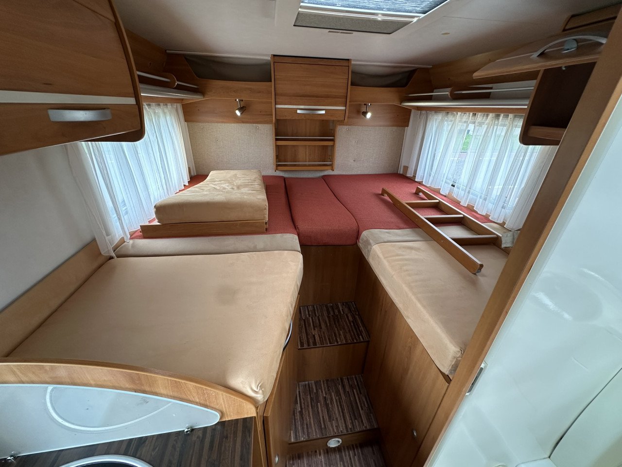 4 persoons Hymer Van 562 - Compacte camper! met lengtebedden