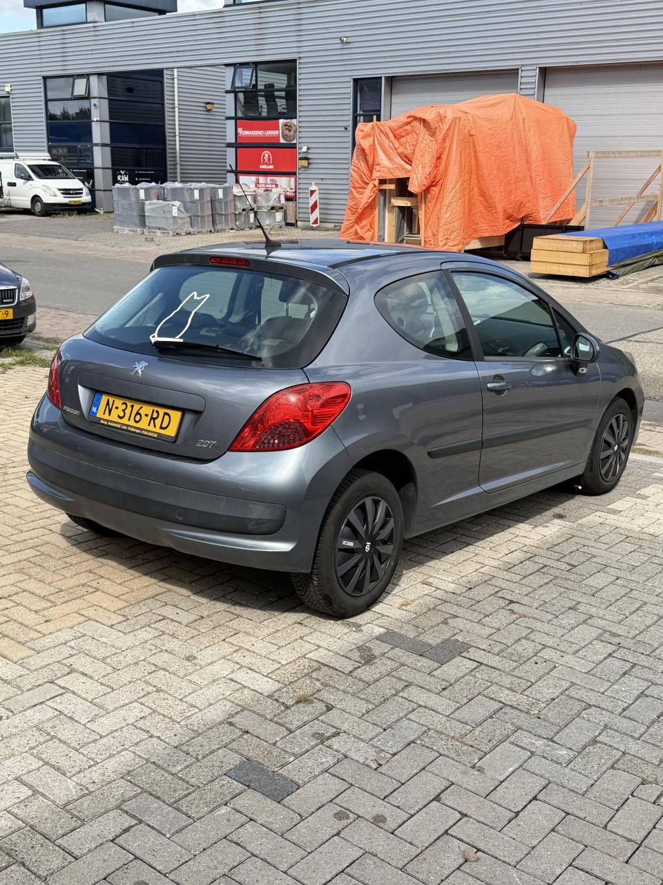 Peugeot 207 zuinig 1.4 + Airco, Weinig KM, onderhoud gehad.