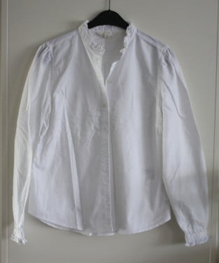Witte blouse met ruches aan kraag en mouwen  maat s