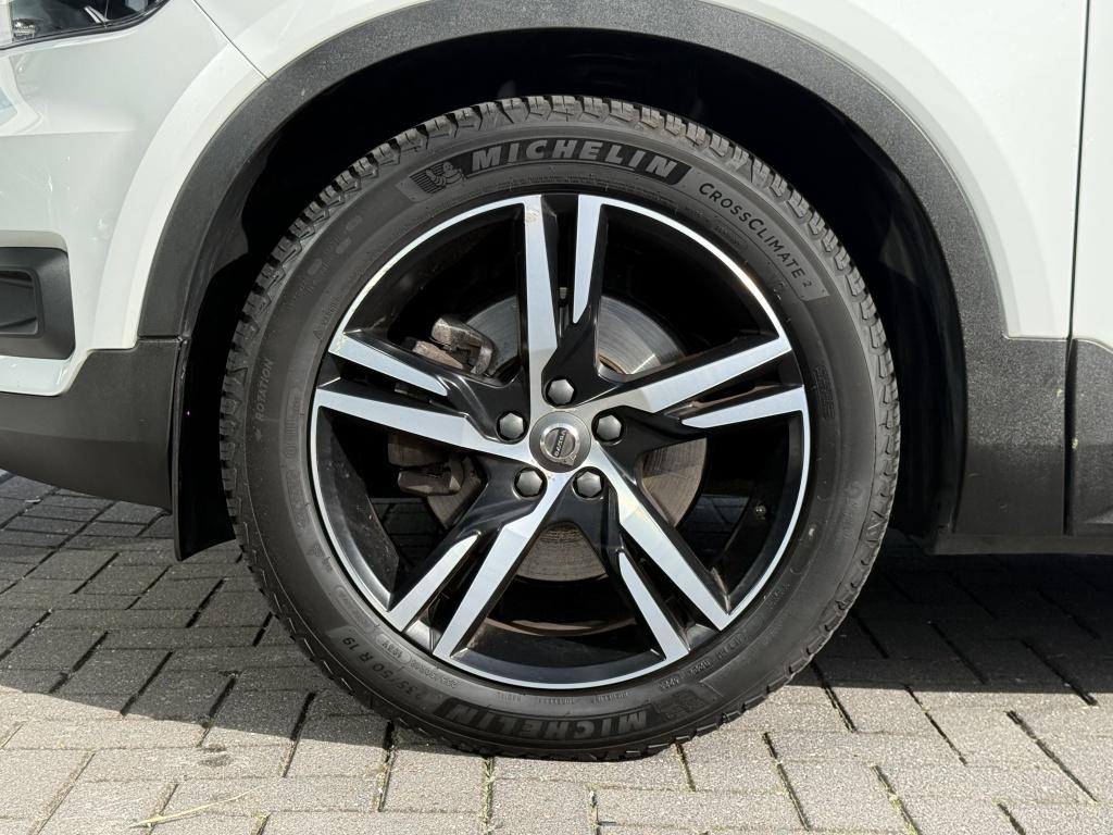 Volvo XC40 t4 190pk aut8 r-design| camera| trekhaak| elek.stoel| stoel.verw