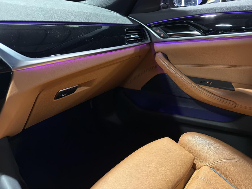 BMW 5 Serie 530 e iperformance | leder | sportstoelen | sfeer | camera | pa