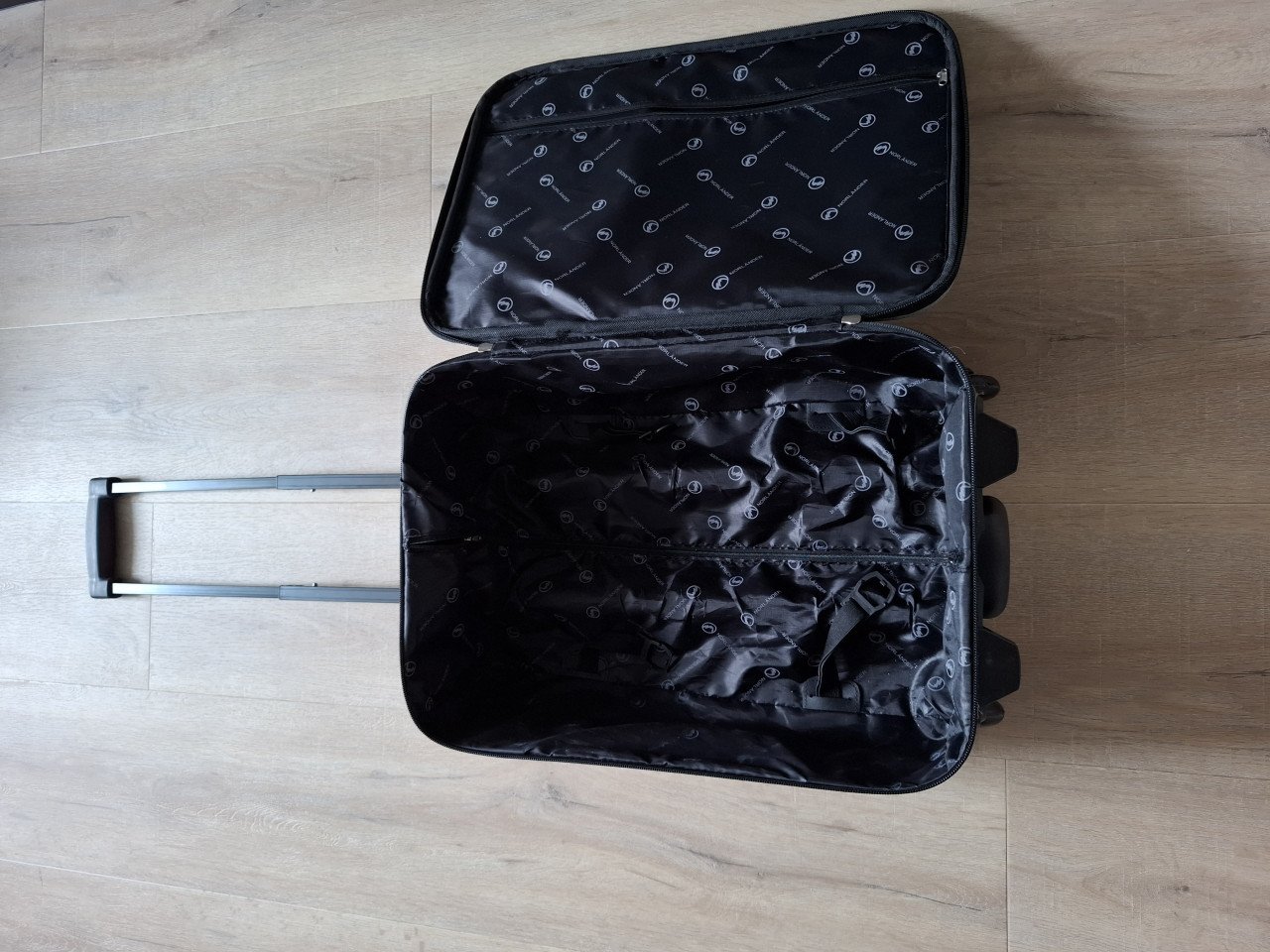 Trolley (cabine vliegtuigkoffer)