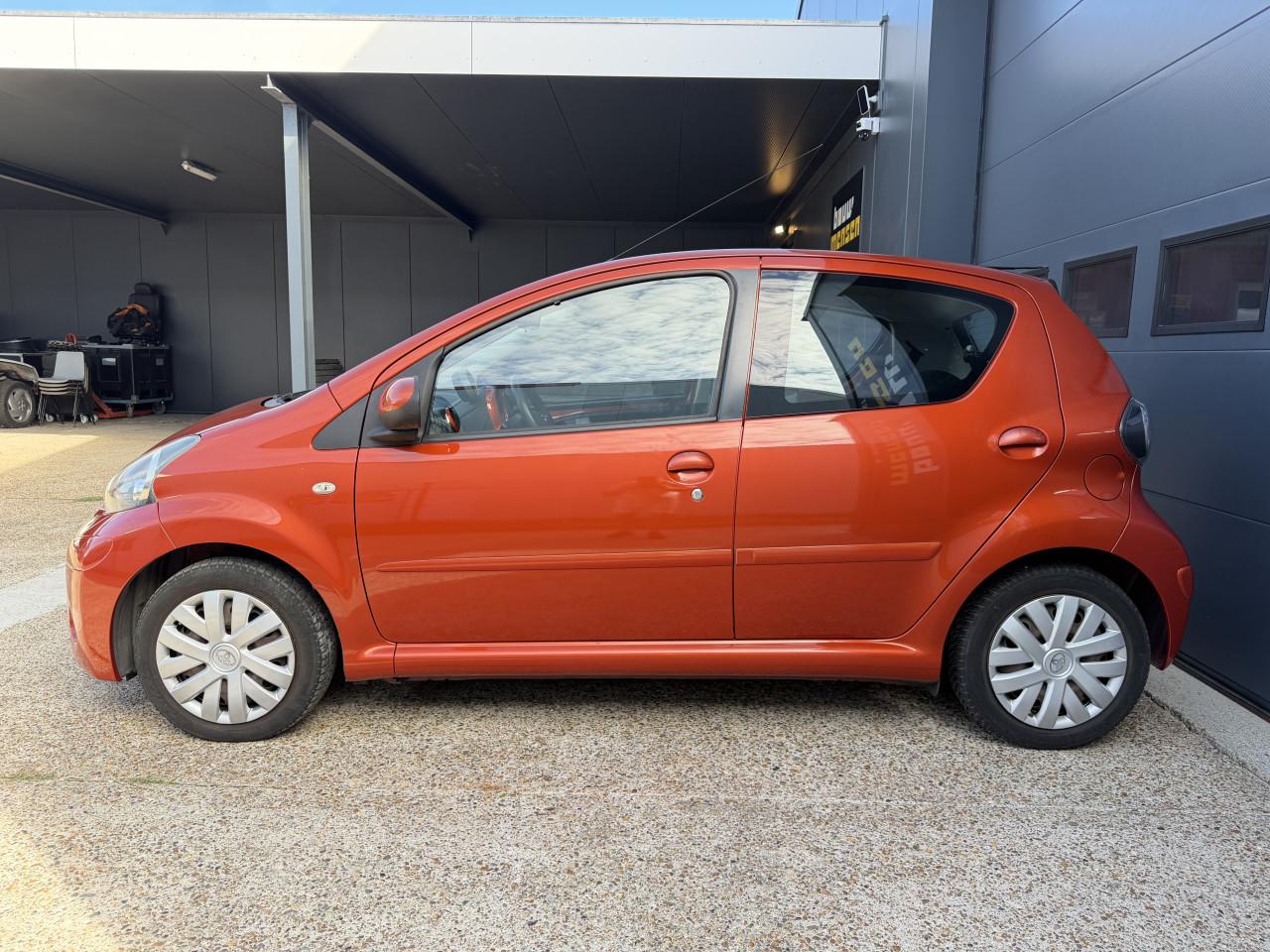 Toyota Aygo 1.0 12V Vvt-i 5DRS 2013 Dynamic Orange Airco Apk