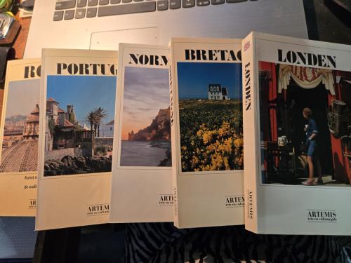 Verzameling vintage Artemis reis- en cultuurgidsen. 5 stuks