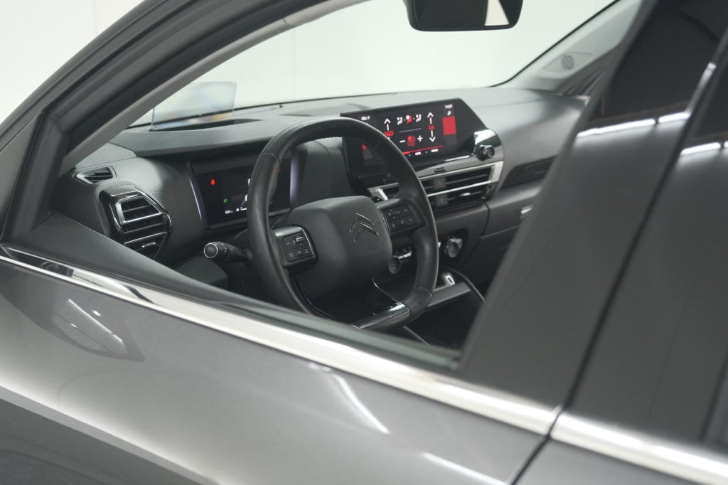 Citroen C4 puretech 130 eat8 shine | camera | dodehoekdetectie | head-up di
