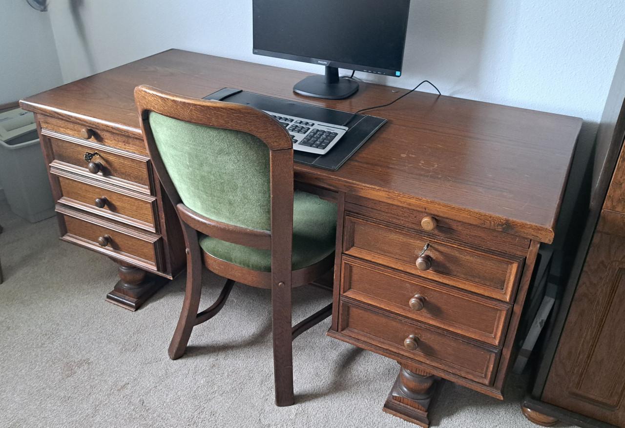 Klasiek houten bureau +stoel